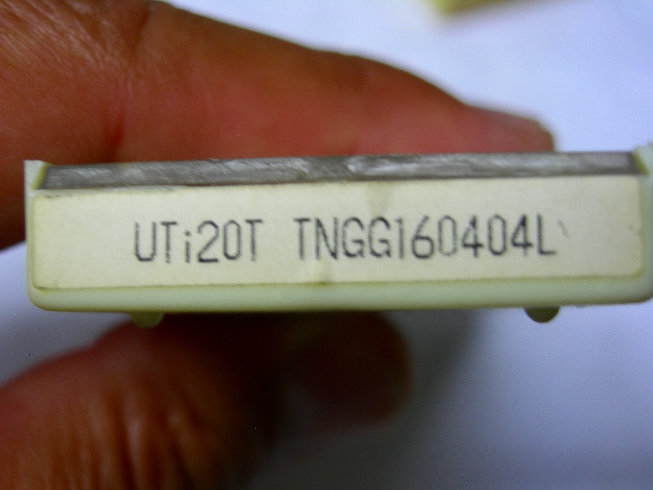 三菱マテリアル　TNGG160404L UTi20T